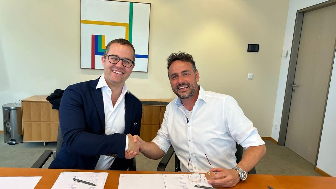 Photo shows Patrick Minder, Head of Platforms & Applications at Swisscom and Raphael Kohler, CEO of Axept.